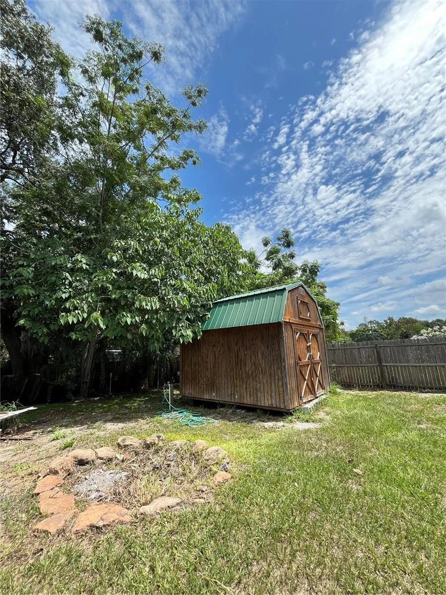 320 W SADLER AVENUE Oakland, FL 34760