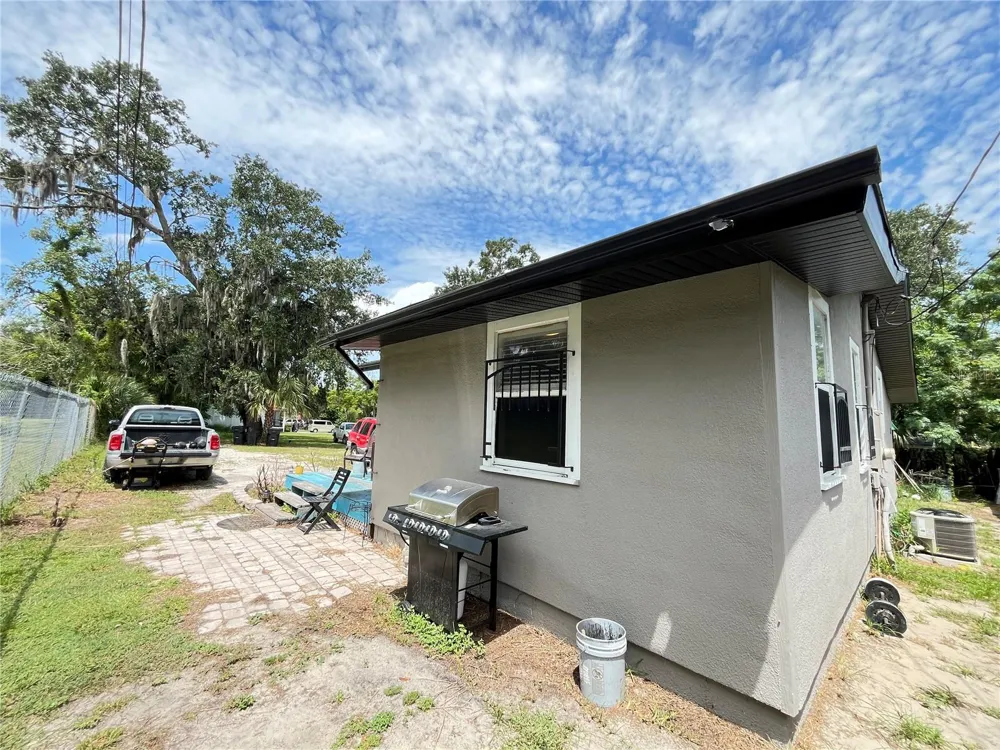 320 W SADLER AVENUE Oakland, FL 34760