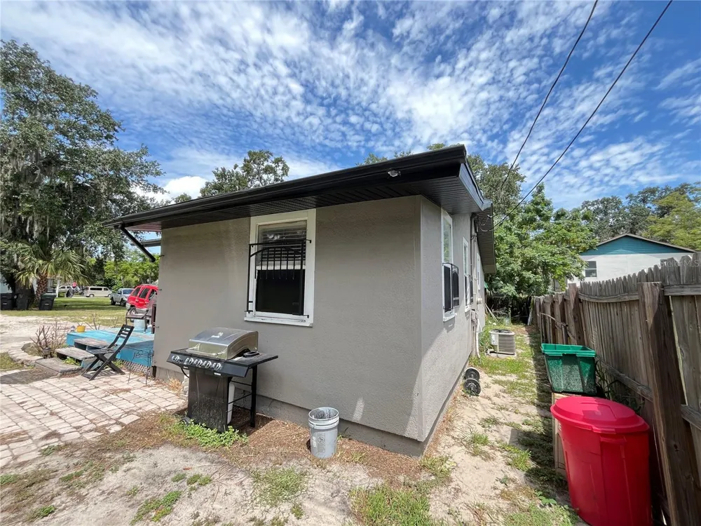 320 W SADLER AVENUE Oakland, FL 34760