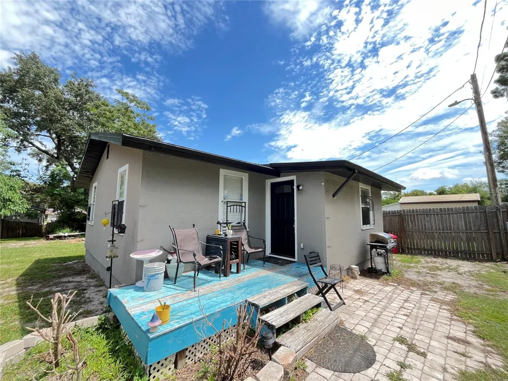320 W SADLER AVENUE Oakland, FL 34760