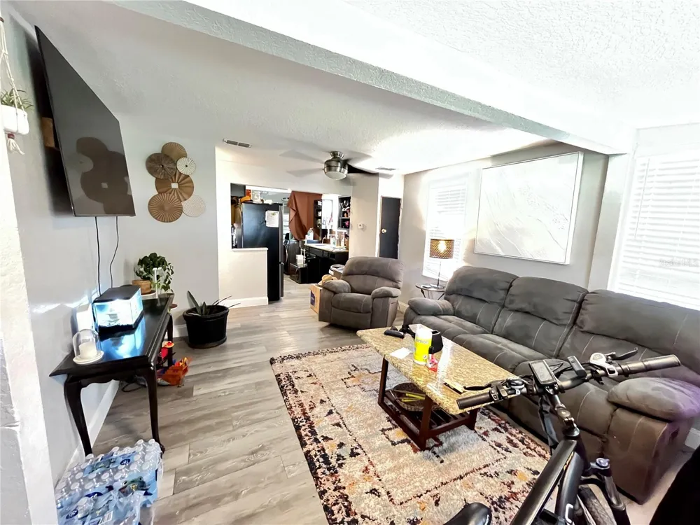 320 W SADLER AVENUE Oakland, FL 34760