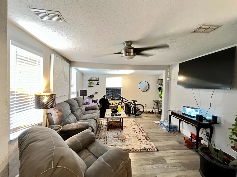 320 W SADLER AVENUE Oakland, FL 34760