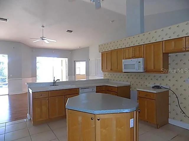 4641 SAMOSET DRIVE Sarasota, FL 34241