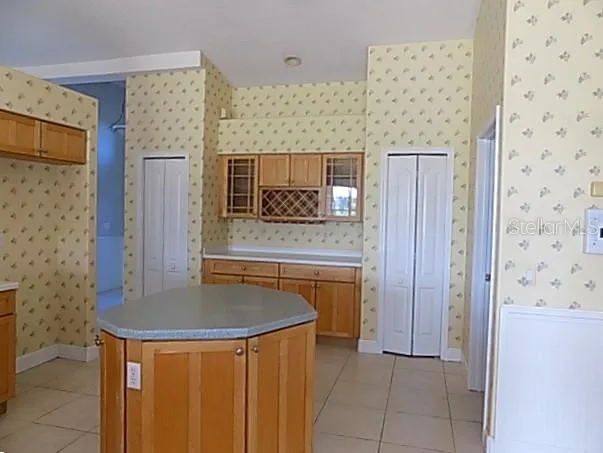 4641 SAMOSET DRIVE Sarasota, FL 34241