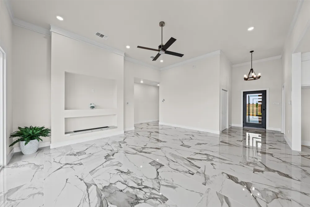 4815 West Farm To Market 485 Buckholts, TX 76518