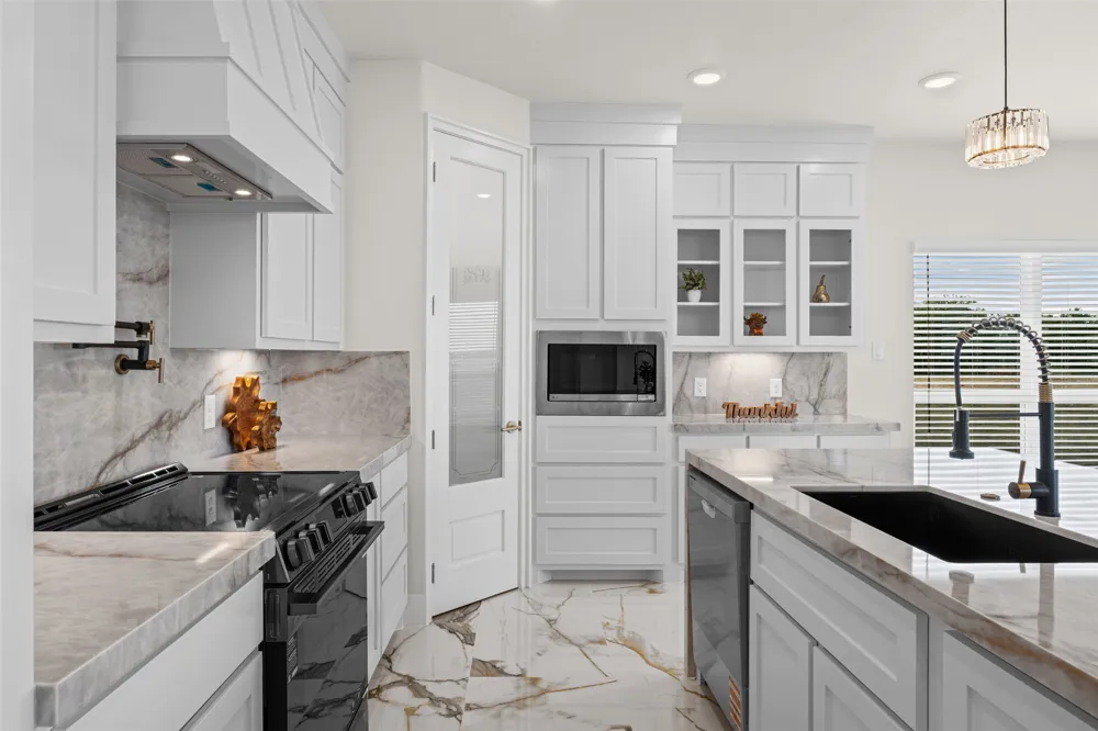 4815 West Farm To Market 485 Buckholts, TX 76518