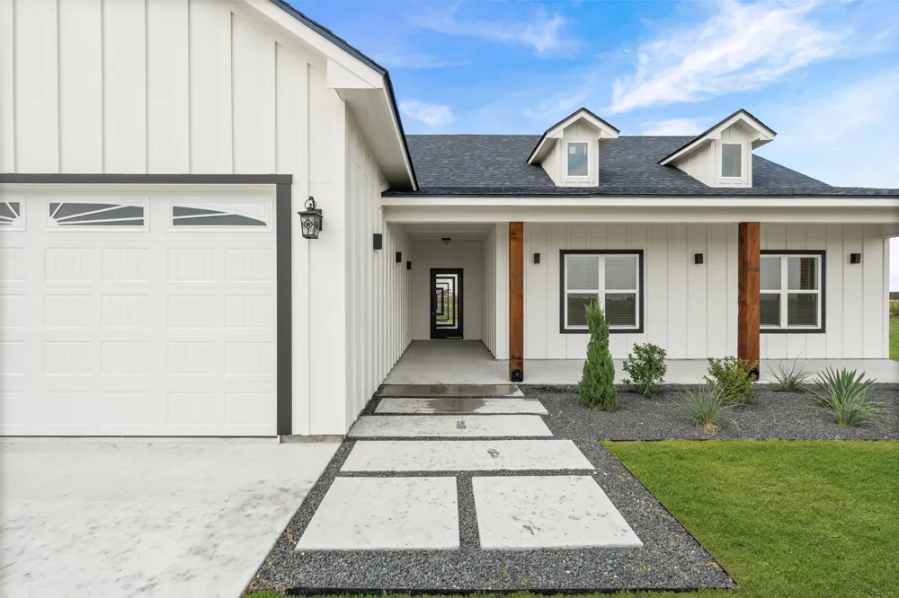 4815 West Farm To Market 485 Buckholts, TX 76518