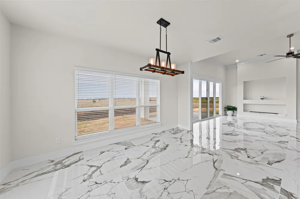 4815 West Farm To Market 485 Buckholts, TX 76518