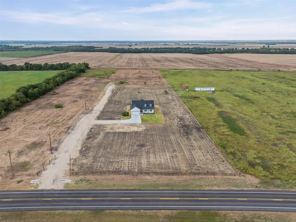 4815 West Farm To Market 485 Buckholts, TX 76518