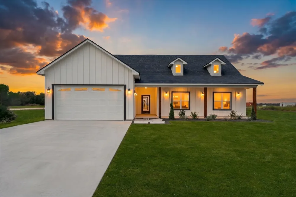 4815 West Farm To Market 485 Buckholts, TX 76518
