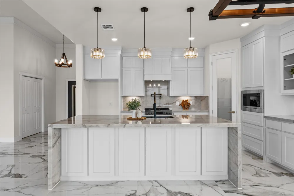 4815 West Farm To Market 485 Buckholts, TX 76518