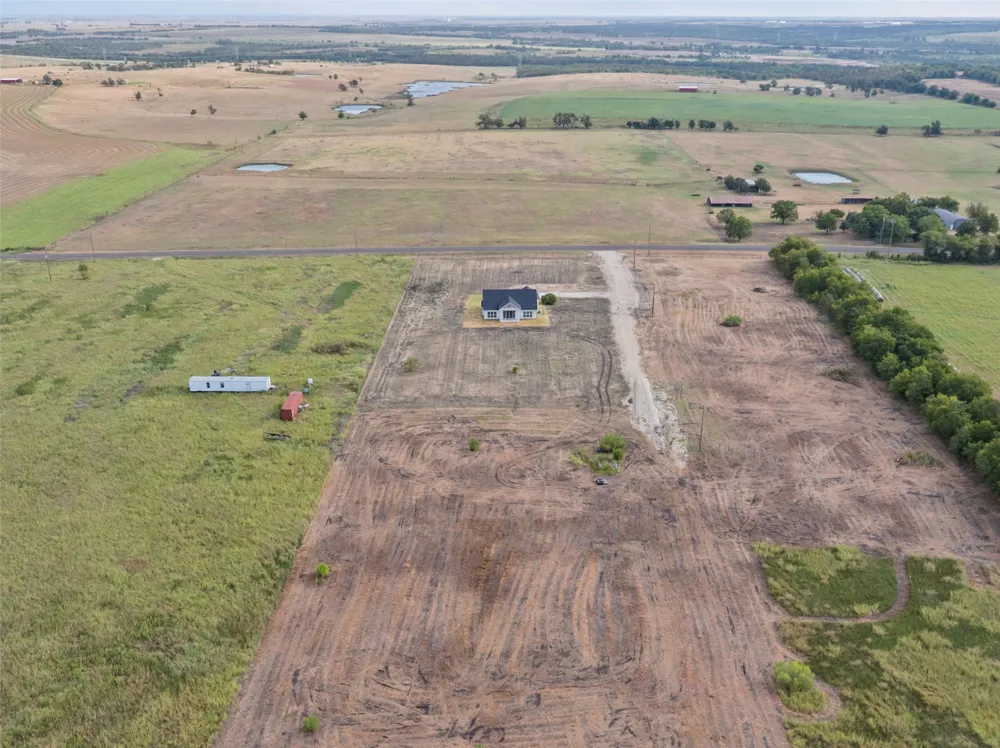 4815 West Farm To Market 485 Buckholts, TX 76518