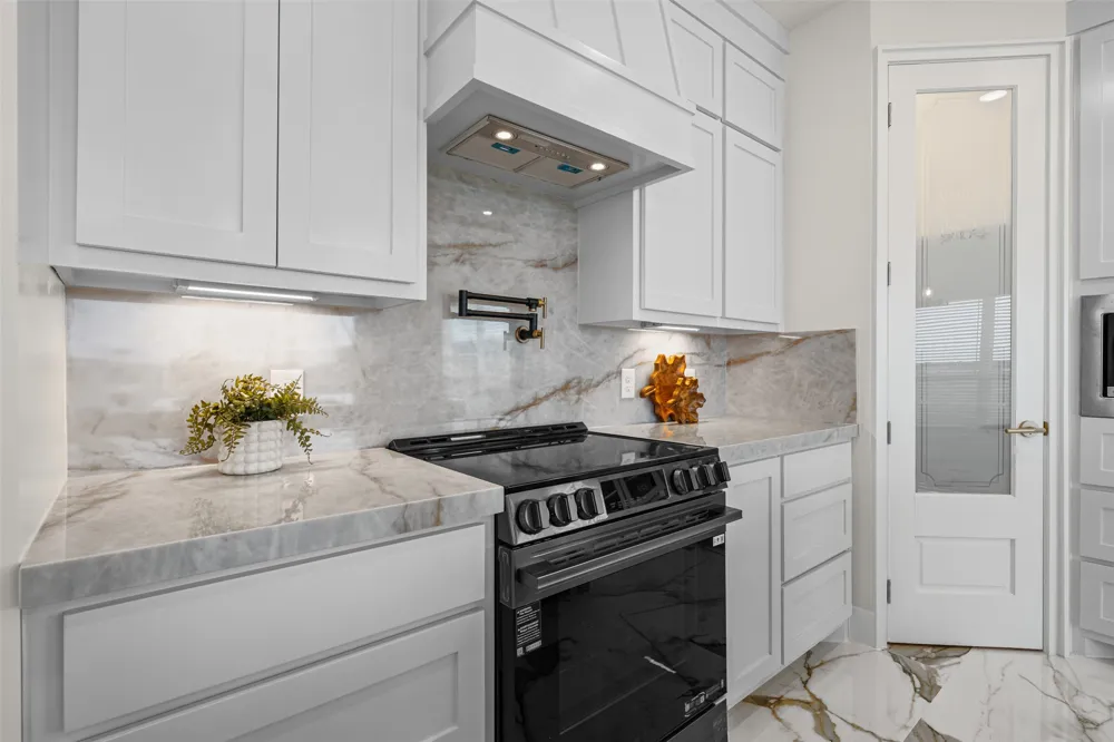 4815 West Farm To Market 485 Buckholts, TX 76518