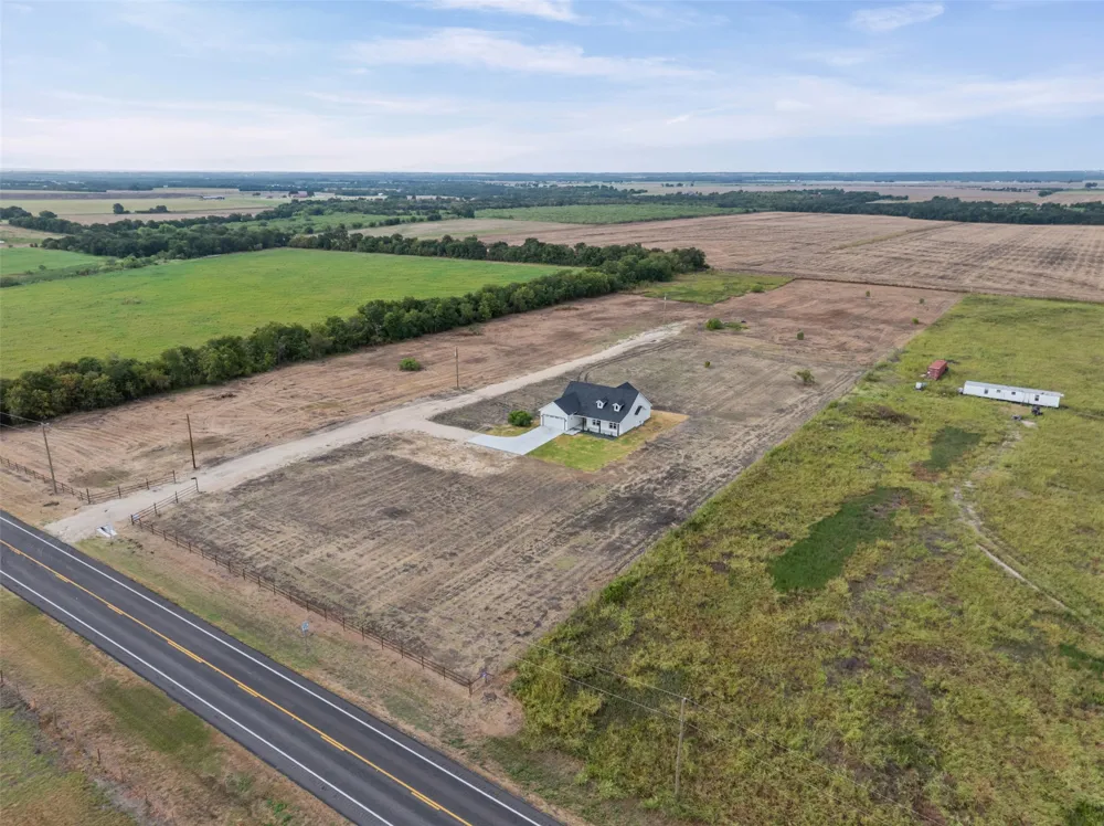 4815 West Farm To Market 485 Buckholts, TX 76518