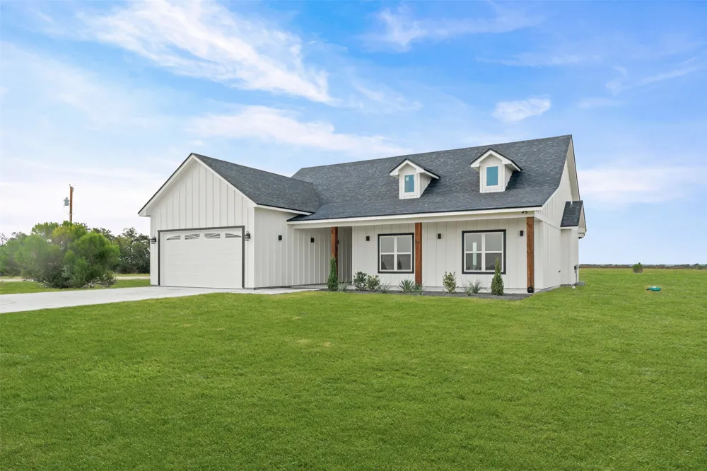 4815 West Farm To Market 485 Buckholts, TX 76518