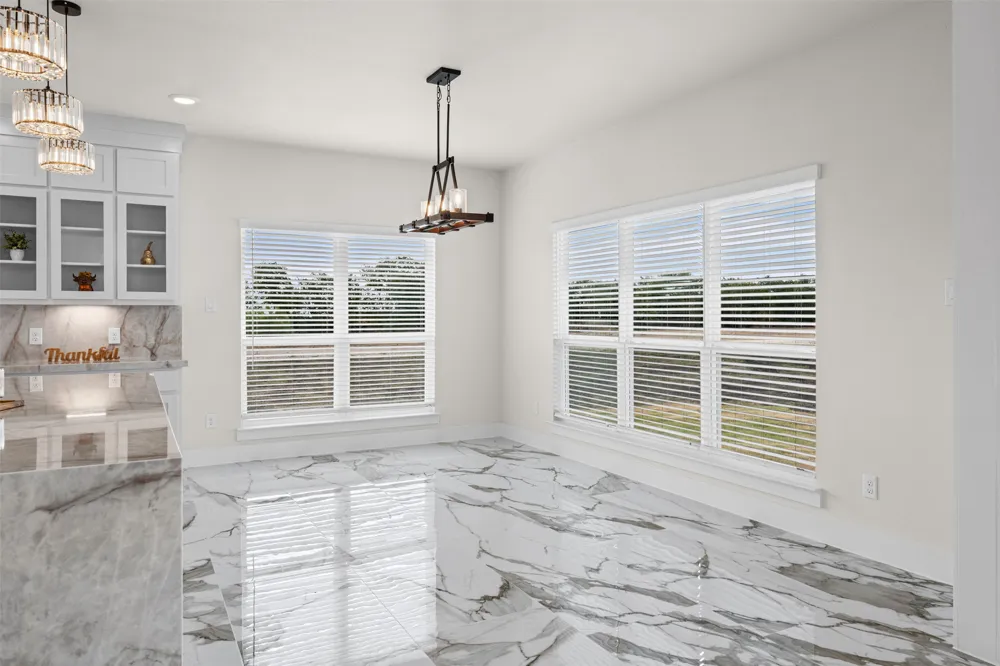 4815 West Farm To Market 485 Buckholts, TX 76518