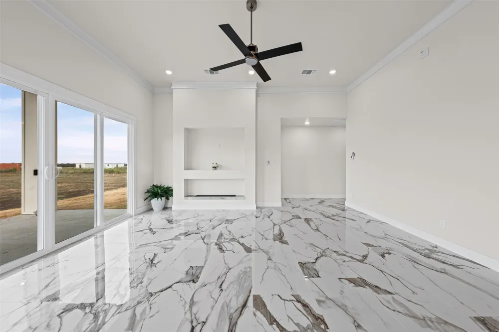 4815 West Farm To Market 485 Buckholts, TX 76518
