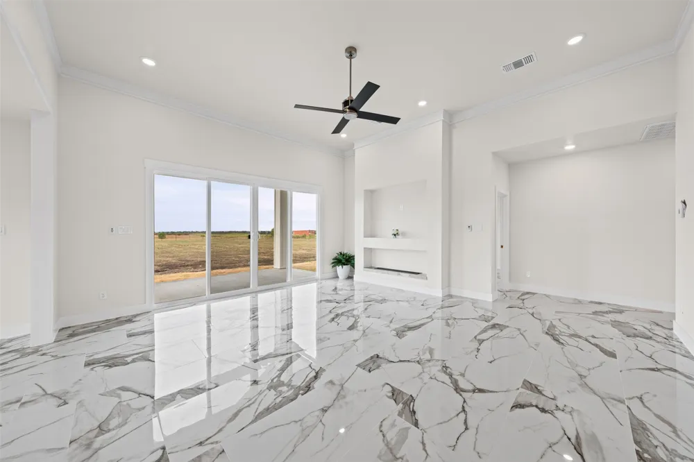 4815 West Farm To Market 485 Buckholts, TX 76518