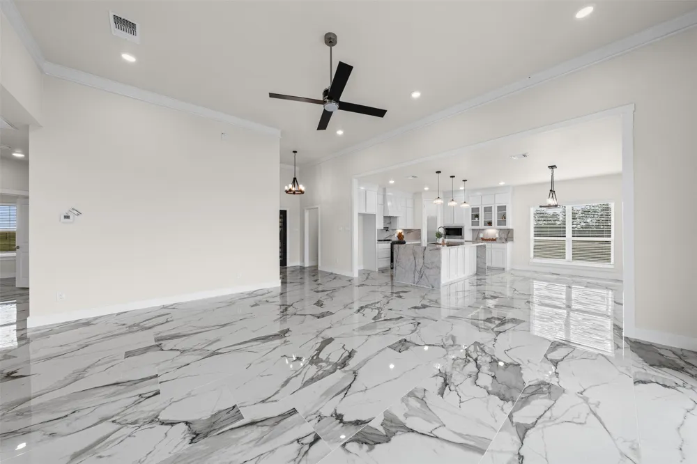 4815 West Farm To Market 485 Buckholts, TX 76518