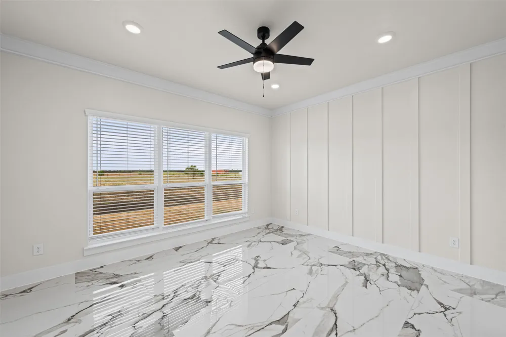 4815 West Farm To Market 485 Buckholts, TX 76518