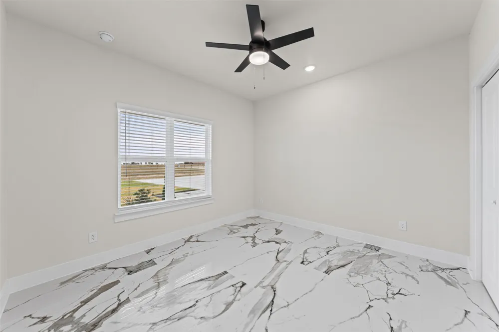 4815 West Farm To Market 485 Buckholts, TX 76518