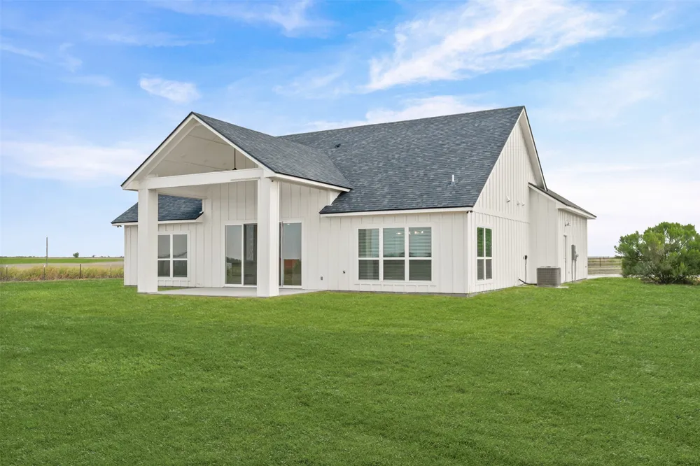 4815 West Farm To Market 485 Buckholts, TX 76518