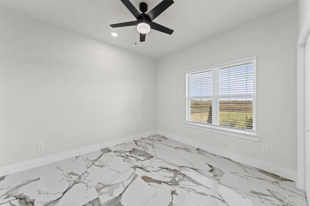 4815 West Farm To Market 485 Buckholts, TX 76518