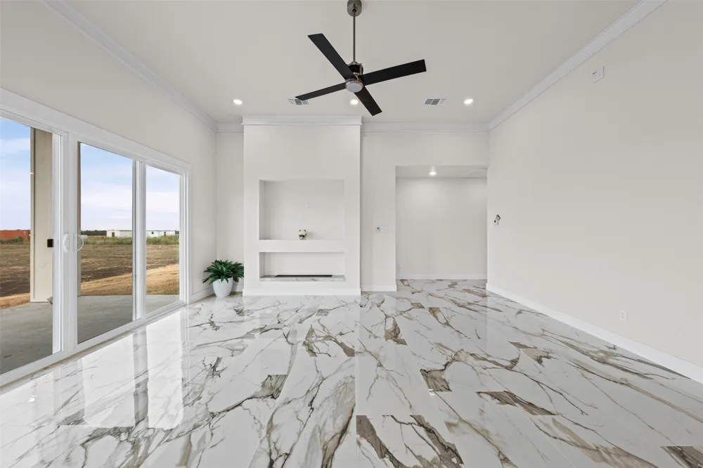 4815 West Farm To Market 485 Buckholts, TX 76518