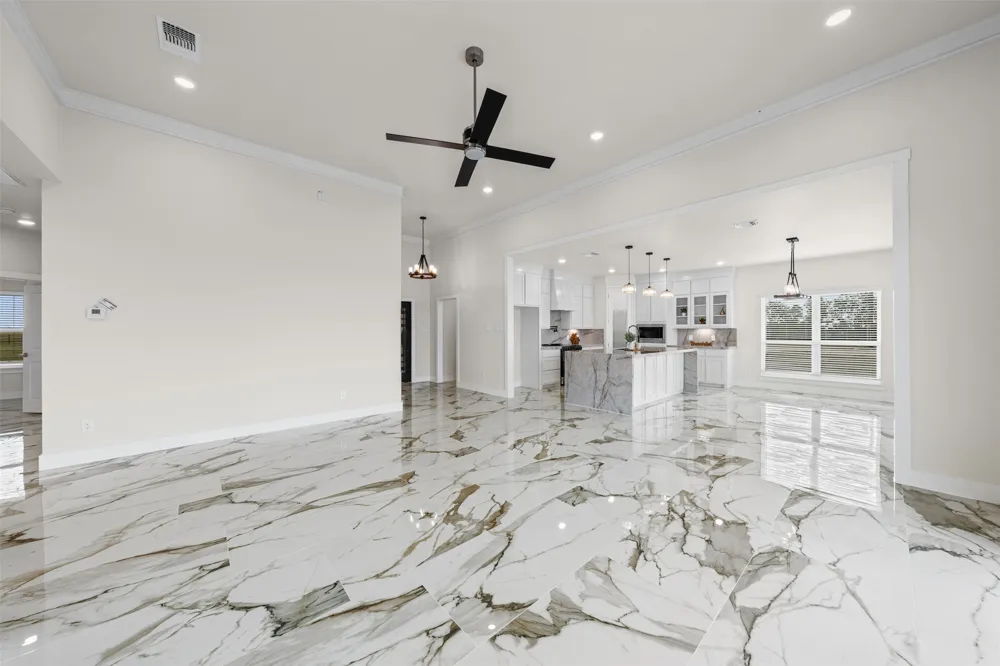 4815 West Farm To Market 485 Buckholts, TX 76518