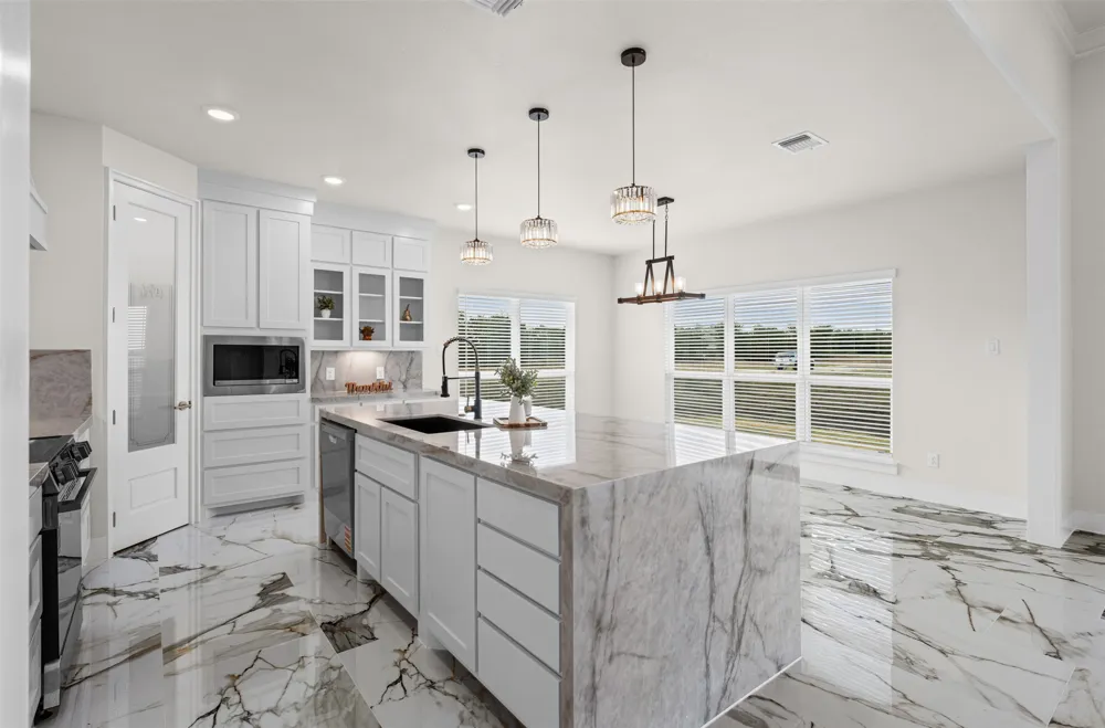 4815 West Farm To Market 485 Buckholts, TX 76518