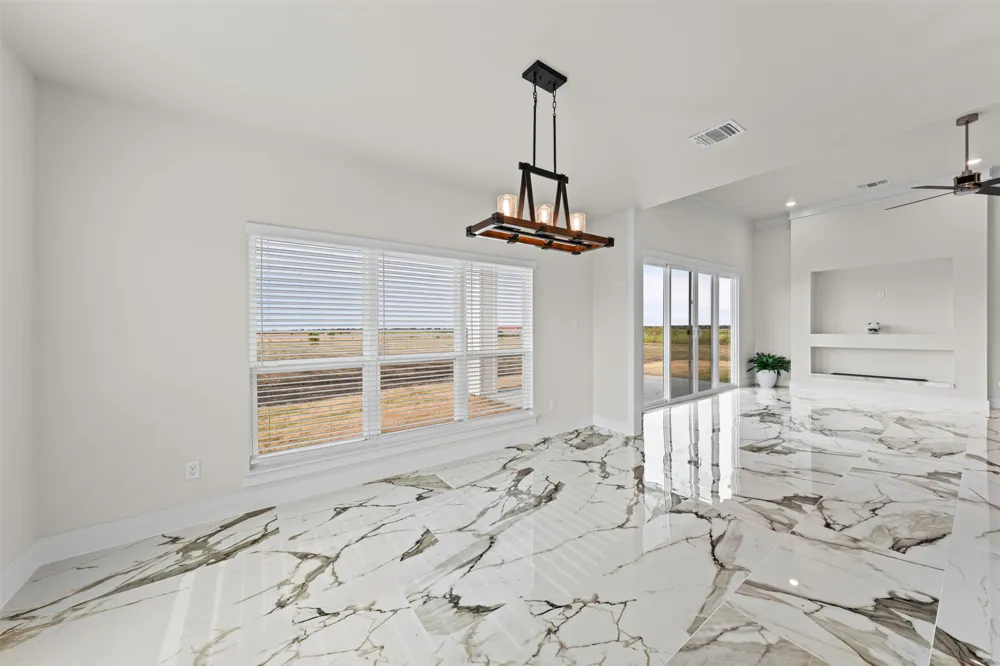 4815 West Farm To Market 485 Buckholts, TX 76518