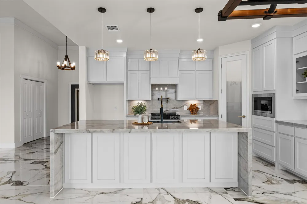 4815 West Farm To Market 485 Buckholts, TX 76518