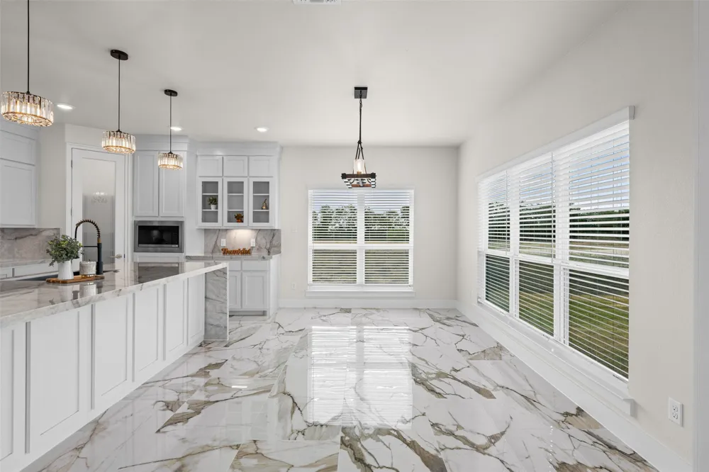 4815 West Farm To Market 485 Buckholts, TX 76518