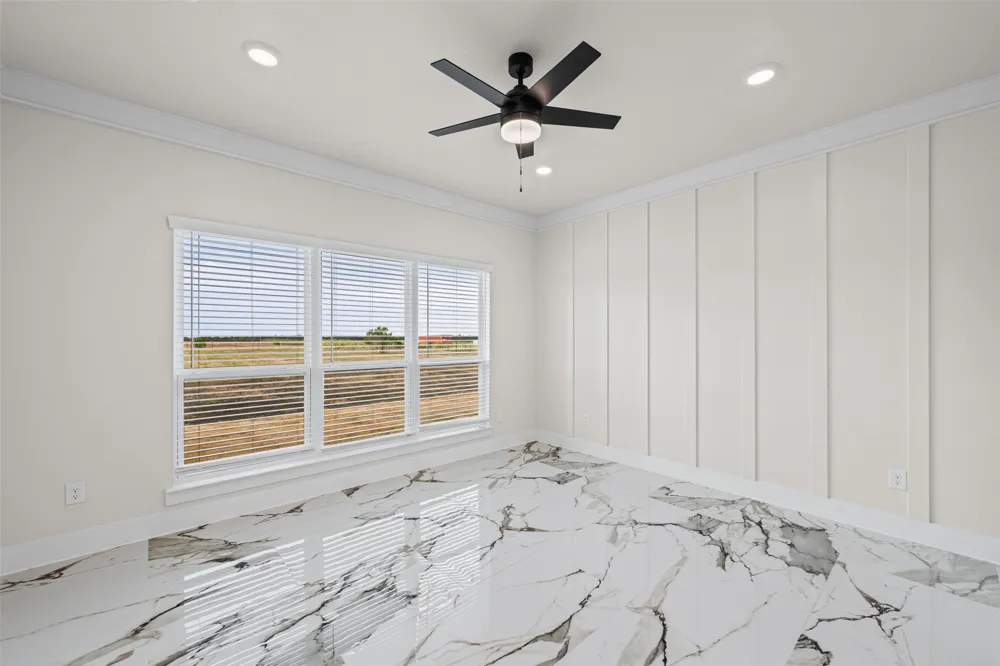 4815 West Farm To Market 485 Buckholts, TX 76518