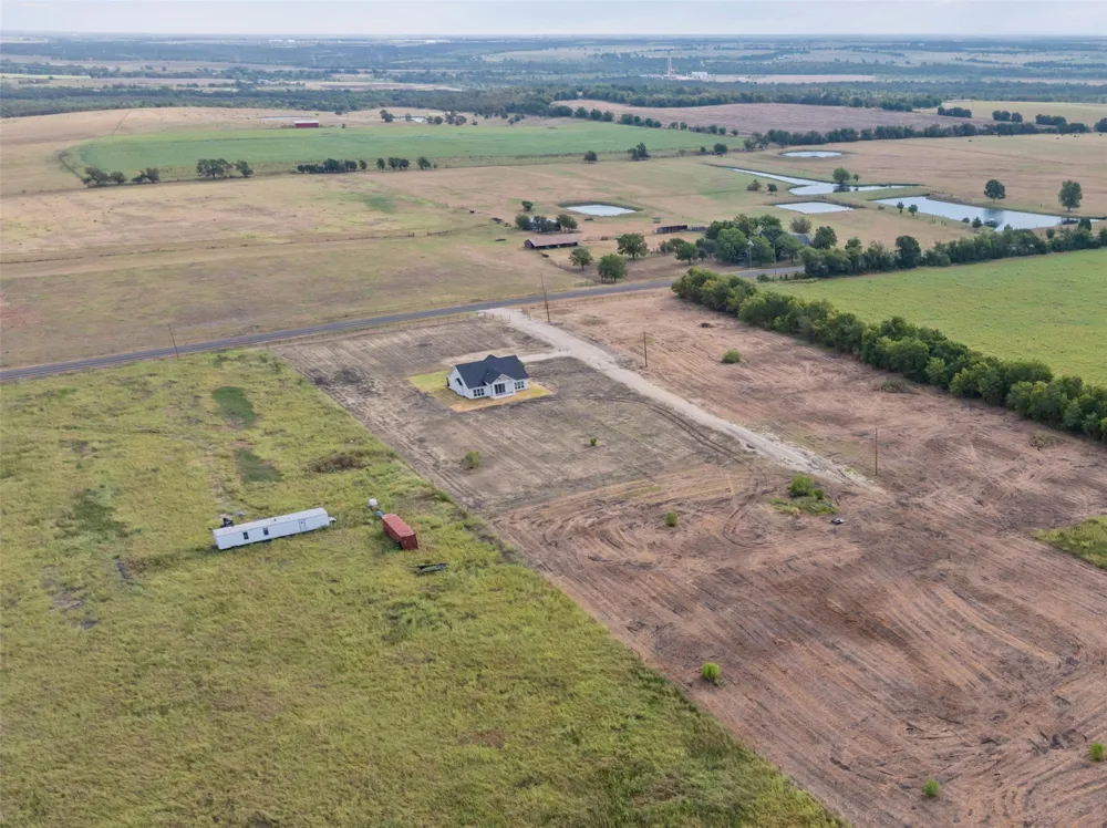 4815 West Farm To Market 485 Buckholts, TX 76518