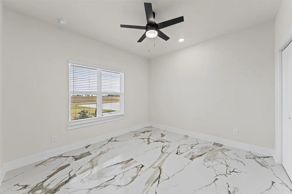 4815 West Farm To Market 485 Buckholts, TX 76518