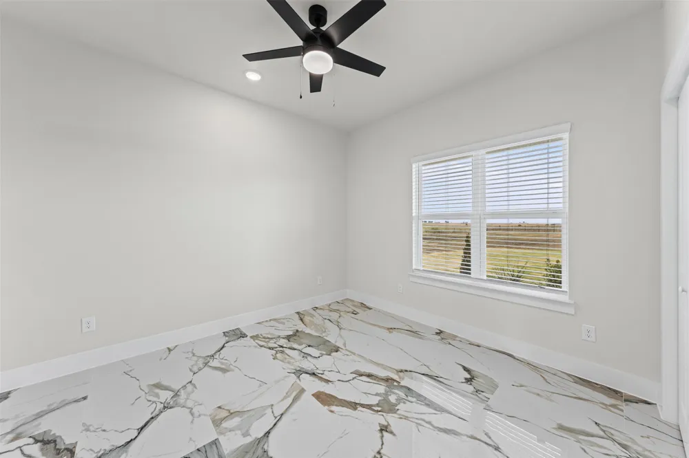 4815 West Farm To Market 485 Buckholts, TX 76518