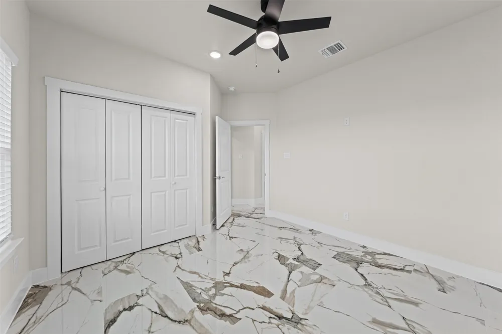 4815 West Farm To Market 485 Buckholts, TX 76518