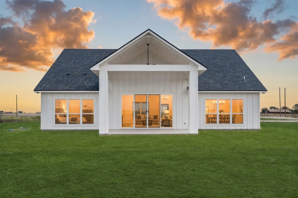 4815 West Farm To Market 485 Buckholts, TX 76518