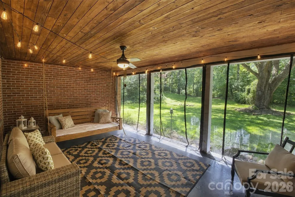 317 Balsam Drive Waynesville, NC 28786
