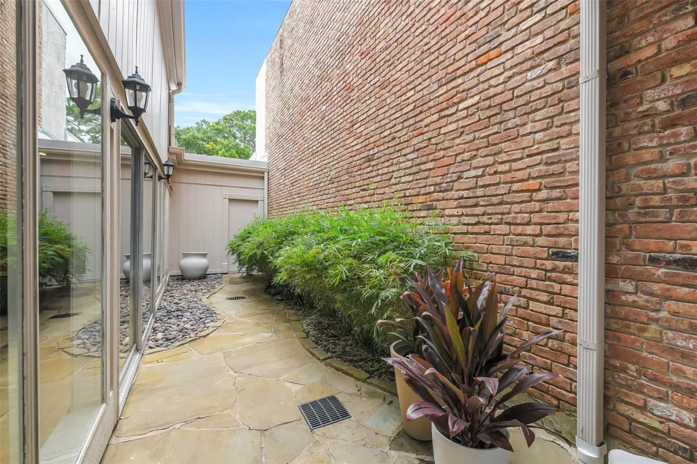 9454 Briar Forest Drive Houston, TX 77063