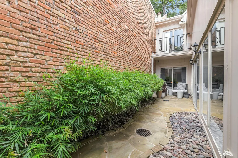 9454 Briar Forest Drive Houston, TX 77063