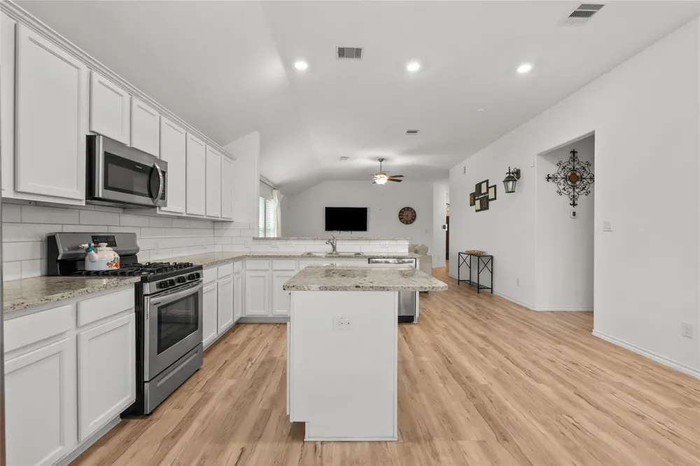 4331 Oakdale Mist Drive Dickinson, TX 77539