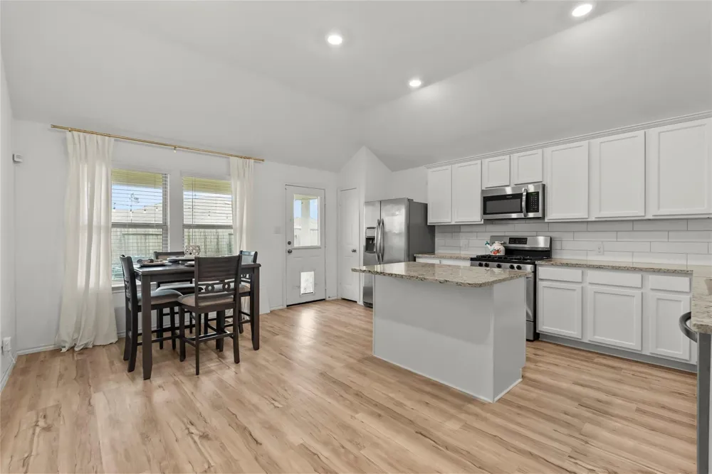 4331 Oakdale Mist Drive Dickinson, TX 77539