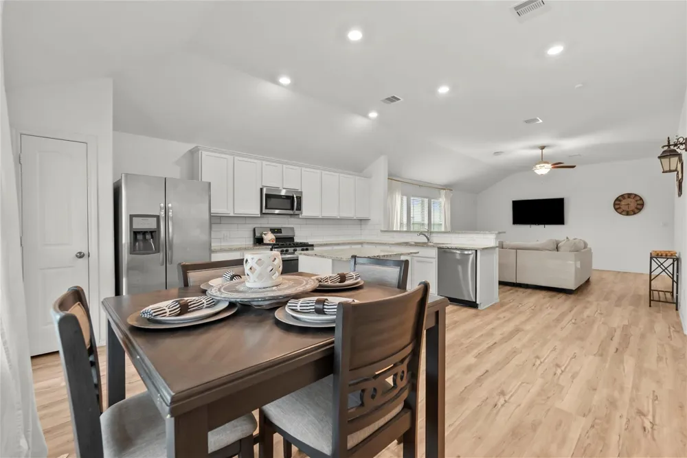 4331 Oakdale Mist Drive Dickinson, TX 77539
