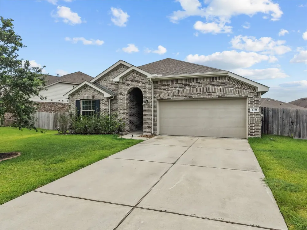 4331 Oakdale Mist Drive Dickinson, TX 77539