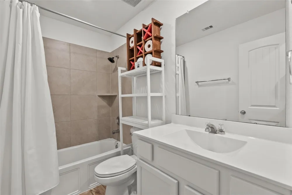 4331 Oakdale Mist Drive Dickinson, TX 77539