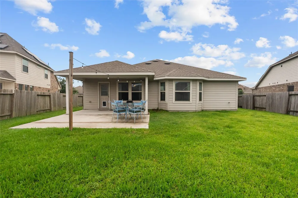 4331 Oakdale Mist Drive Dickinson, TX 77539