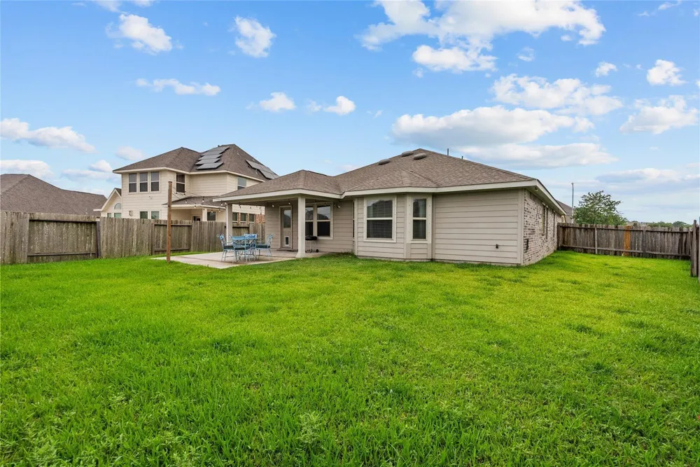 4331 Oakdale Mist Drive Dickinson, TX 77539