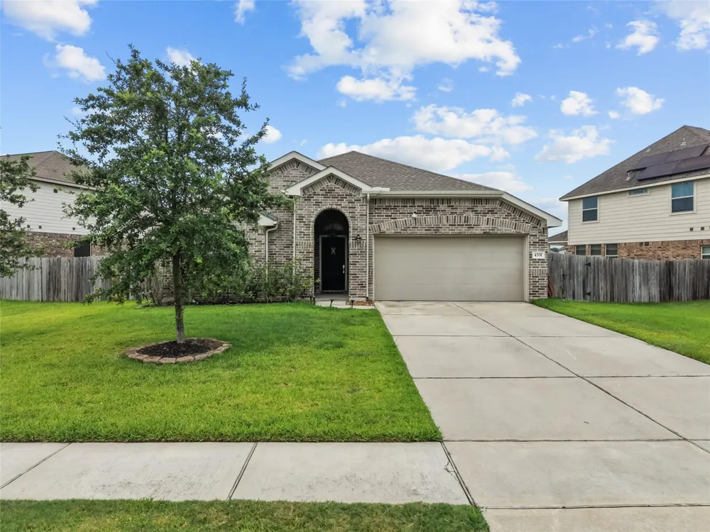 4331 Oakdale Mist Drive Dickinson, TX 77539